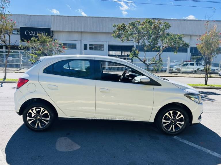 CHEVROLET - ONIX - 2013/2014 - Branca - R$ 48.900,00