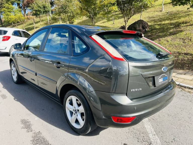 FORD - FOCUS - 2012/2013 - Cinza - R$ 46.900,00