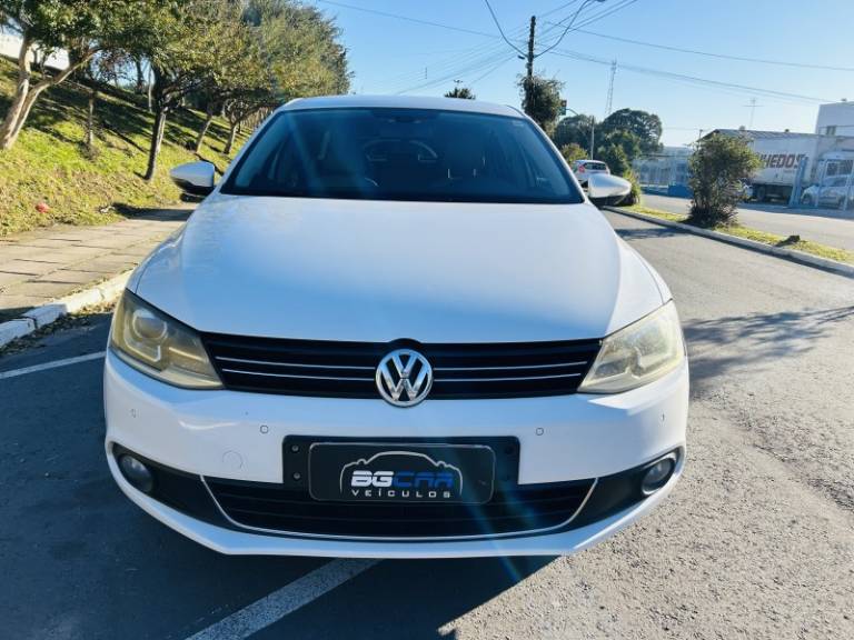 VOLKSWAGEN - JETTA - 2013/2013 - Branca - R$ 74.900,00