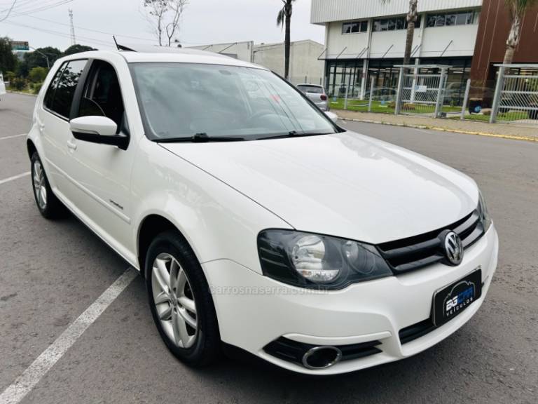 VOLKSWAGEN - GOLF - 2013/2013 - Branca - R$ 59.900,00