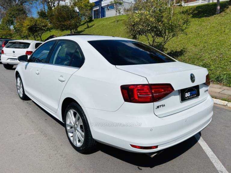 VOLKSWAGEN - JETTA - 2017/2017 - Branca - R$ 102.900,00