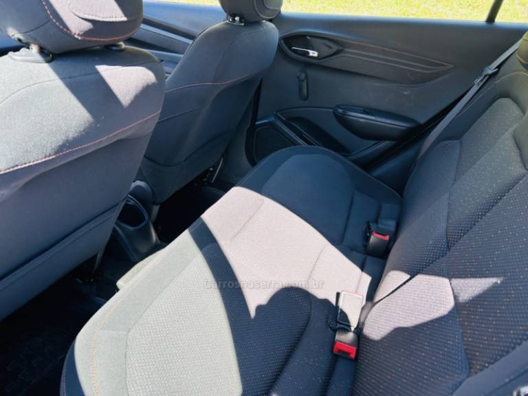 CHEVROLET - ONIX - 2013/2014 - Branca - R$ 48.900,00