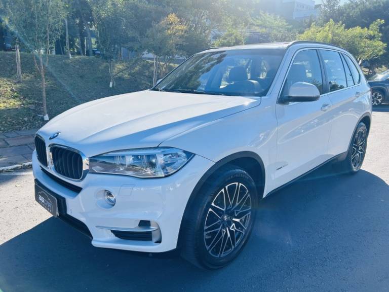 BMW - X5 - 2015/2015 - Branca - R$ 159.900,00