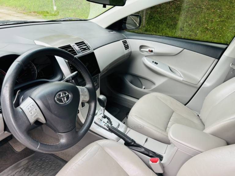 TOYOTA - COROLLA - 2012/2012 - Prata - R$ 68.900,00