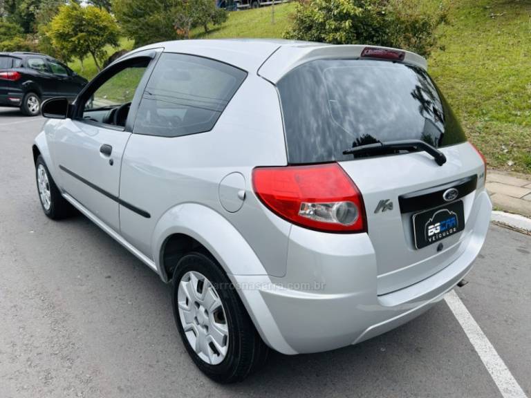 FORD - KA - 2008/2009 - Preta - R$ 23.900,00