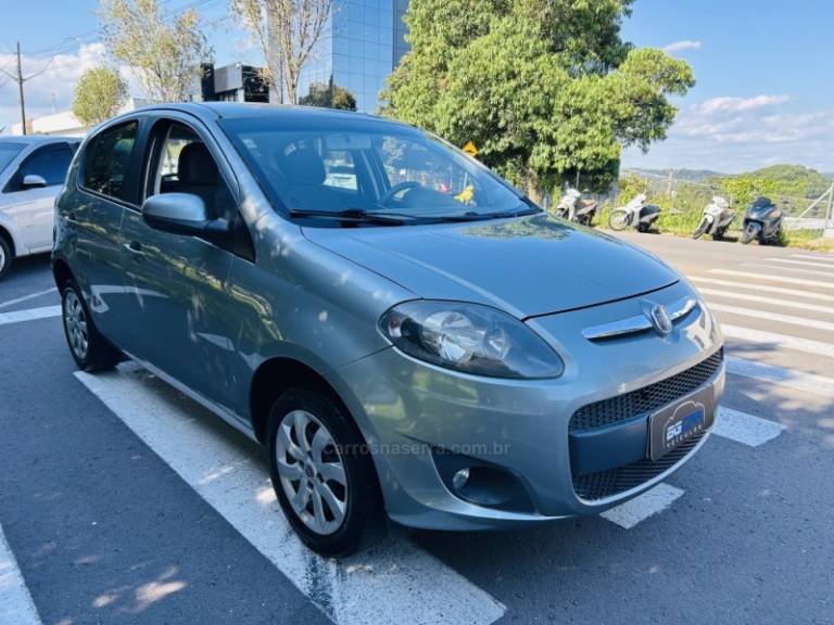 FIAT - PALIO - 2012/2013 - Cinza - R$ 39.900,00