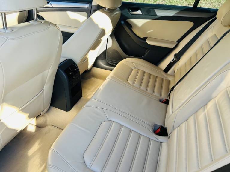 VOLKSWAGEN - JETTA - 2013/2013 - Branca - R$ 74.900,00