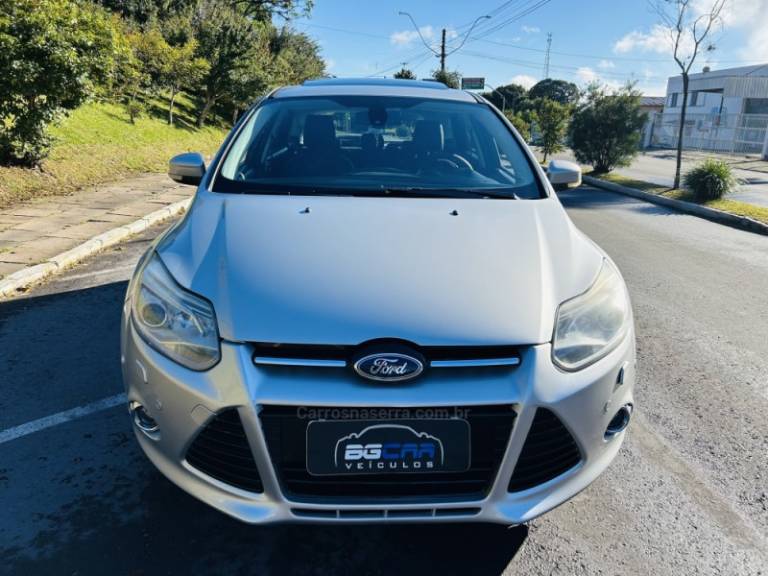 FORD - FOCUS - 2013/2014 - Prata - R$ 55.900,00