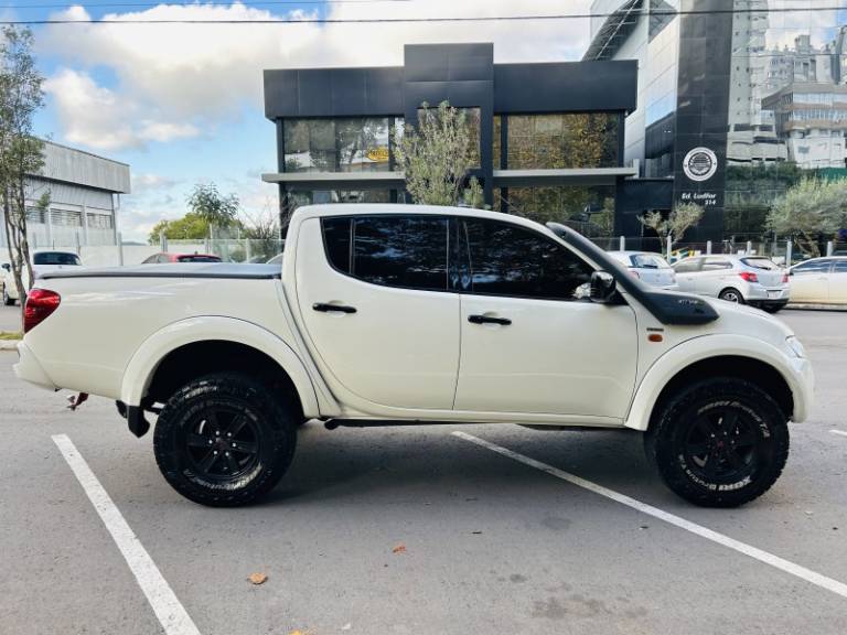 MITSUBISHI - L200 TRITON - 2010/2010 - Branca - R$ 104.900,00