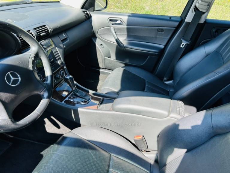 MERCEDES-BENZ - C 180 - 2005/2006 - Preta - R$ 59.900,00