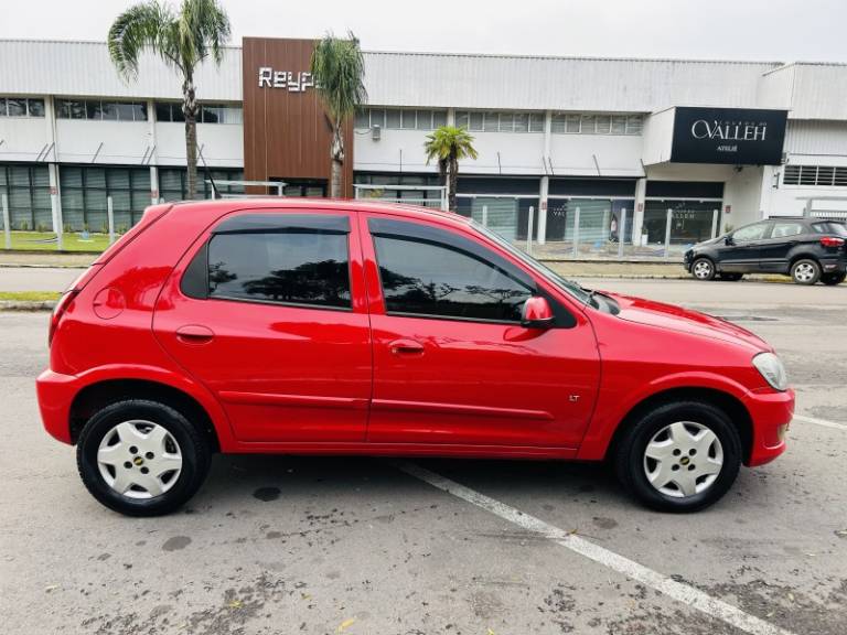 CHEVROLET - CELTA - 2011/2012 - Vermelha - R$ 32.900,00