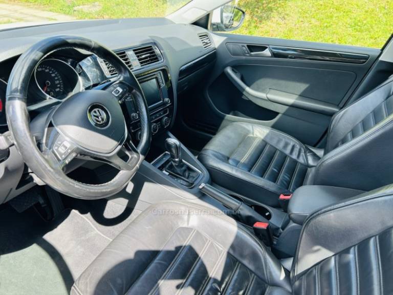 VOLKSWAGEN - JETTA - 2017/2017 - Branca - R$ 102.900,00