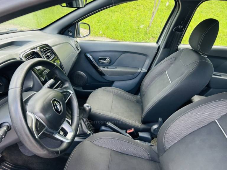 RENAULT - LOGAN - 2019/2020 - Prata - R$ 46.900,00