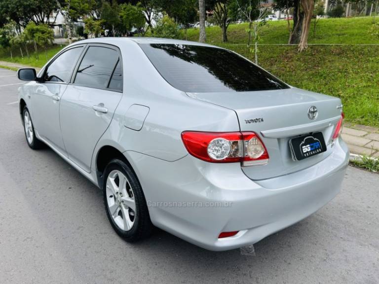 TOYOTA - COROLLA - 2012/2012 - Prata - R$ 68.900,00