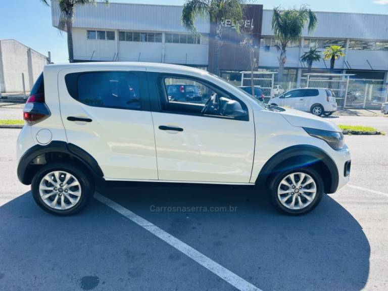 FIAT - MOBI - 2022/2023 - Branca - R$ 57.900,00