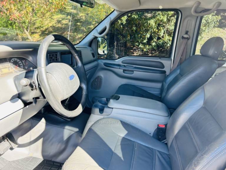 FORD - F-250 - 2006/2007 - Prata - R$ 159.900,00