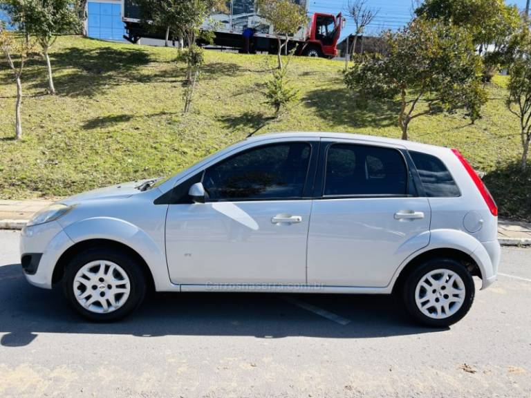 FORD - FIESTA - 2014/2014 - Prata - R$ 39.900,00