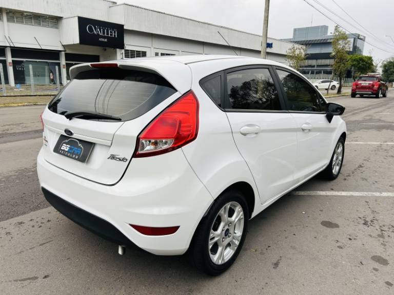 FORD - FIESTA - 2013/2014 - Branca - R$ 45.900,00