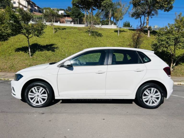 VOLKSWAGEN - POLO - 2019/2020 - Branca - R$ 67.900,00