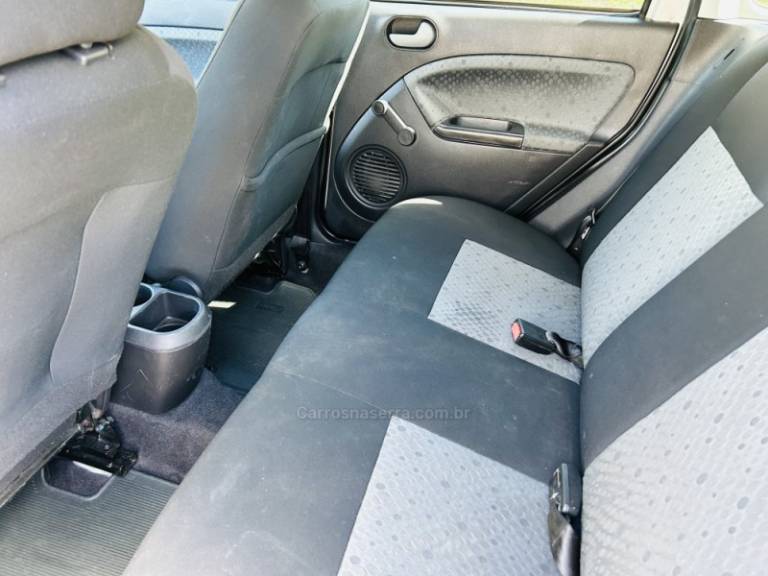 FORD - FIESTA - 2014/2014 - Prata - R$ 39.900,00