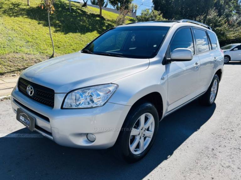 TOYOTA - RAV4 - 2007/2008 - Prata - R$ 55.900,00