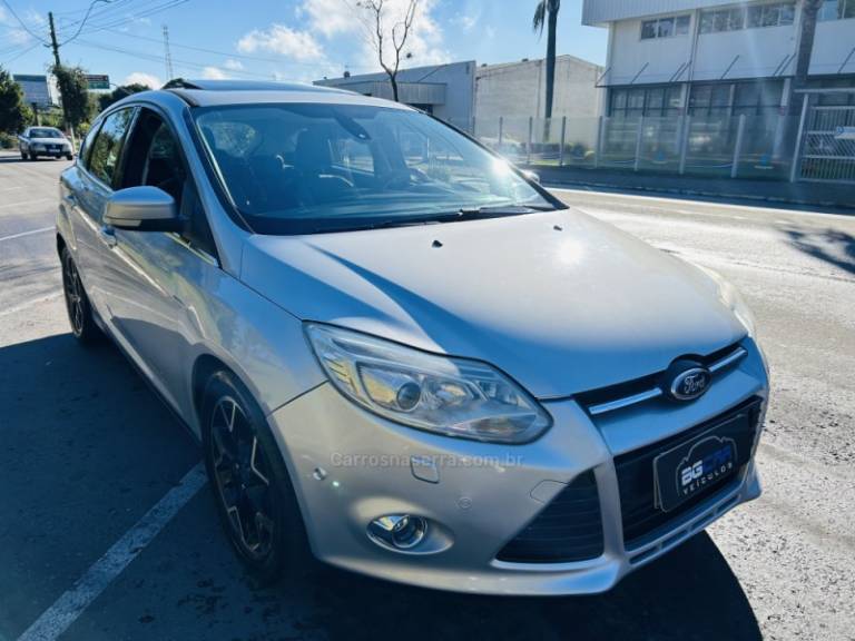 FORD - FOCUS - 2013/2014 - Prata - R$ 55.900,00
