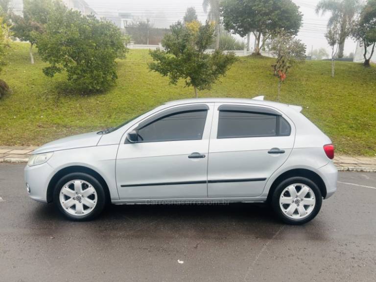 VOLKSWAGEN - GOL - 2009/2010 - Prata - R$ 33.900,00