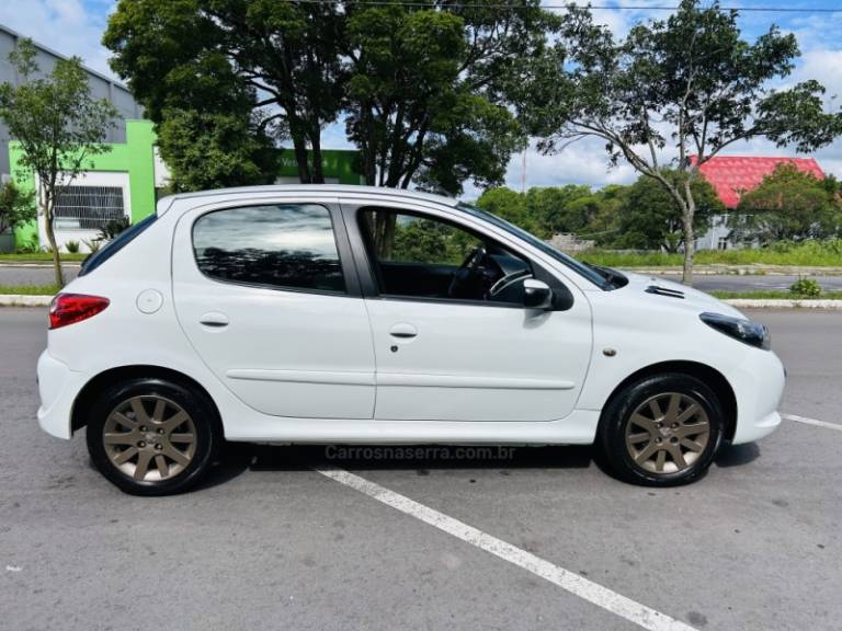 PEUGEOT - 207 - 2010/2011 - Prata - R$ 28.900,00