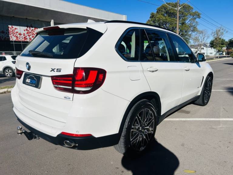 BMW - X5 - 2015/2015 - Branca - R$ 159.900,00