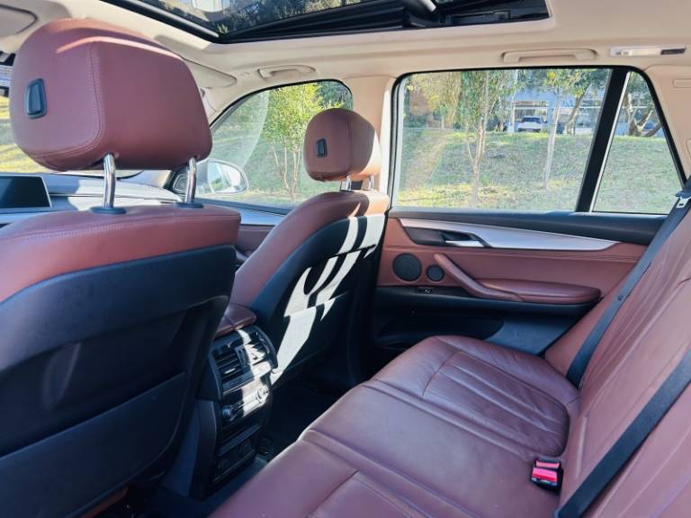 BMW - X5 - 2015/2015 - Branca - R$ 159.900,00