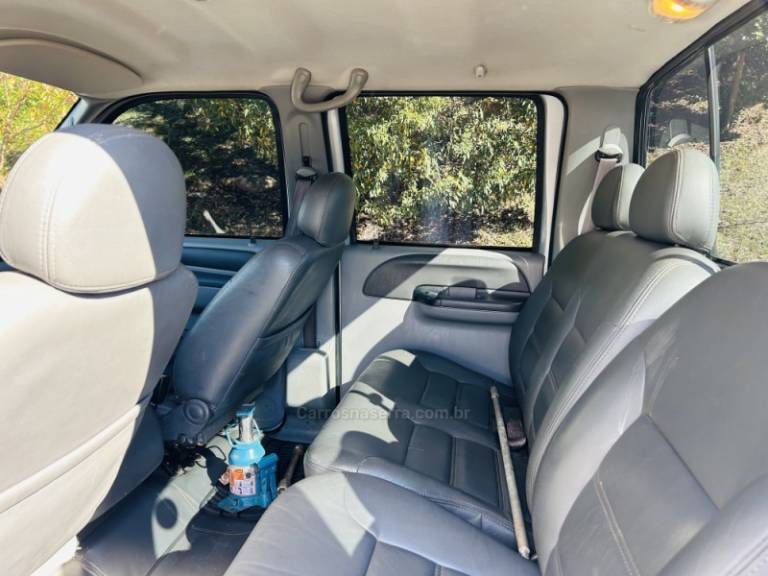 FORD - F-250 - 2006/2007 - Prata - R$ 159.900,00