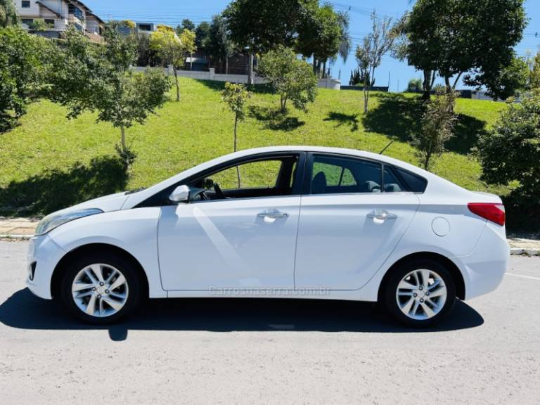 HYUNDAI - HB20S - 2014/2015 - Branca - R$ 59.900,00