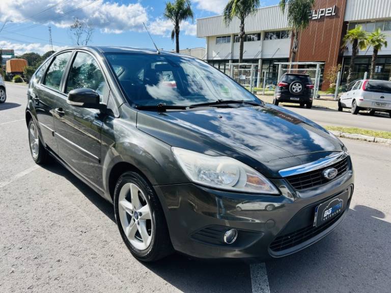 FORD - FOCUS - 2012/2013 - Cinza - R$ 46.900,00