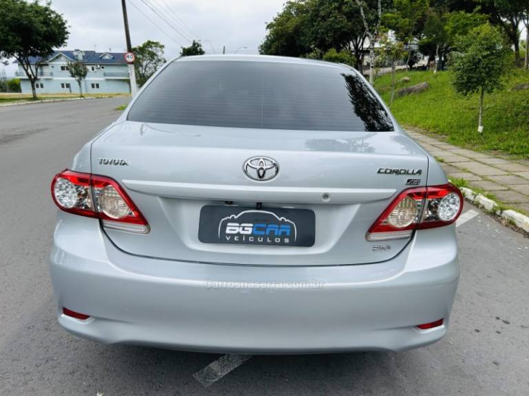 TOYOTA - COROLLA - 2012/2012 - Prata - R$ 68.900,00