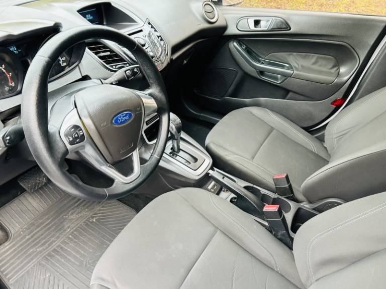 FORD - FIESTA - 2013/2014 - Branca - R$ 45.900,00