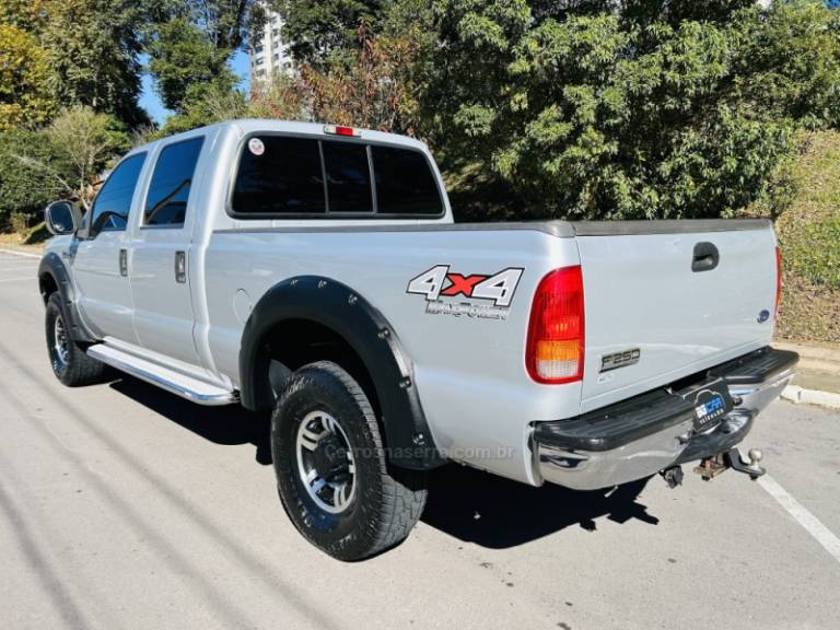 FORD - F-250 - 2006/2007 - Prata - R$ 159.900,00