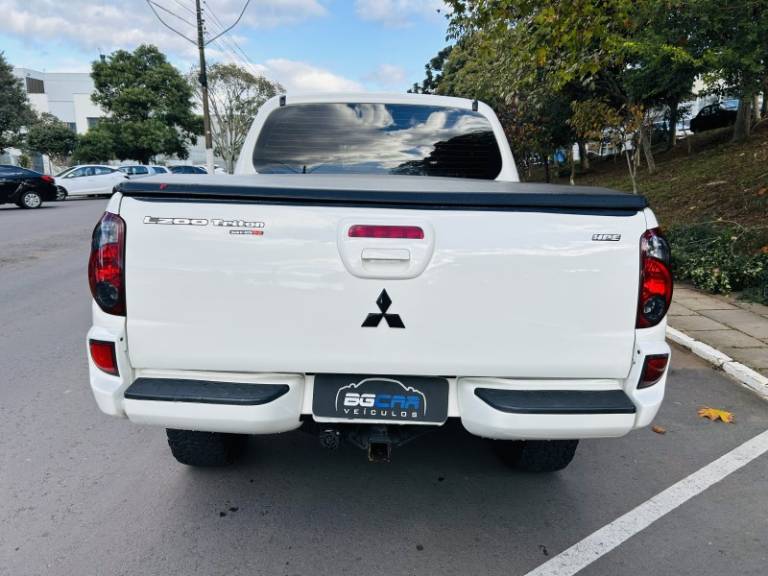 MITSUBISHI - L200 TRITON - 2010/2010 - Branca - R$ 104.900,00
