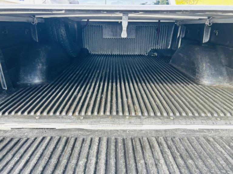 CHEVROLET - SILVERADO - 2000/2001 - Prata - R$ 109.900,00