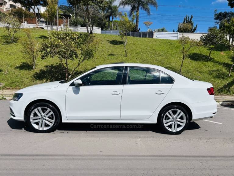 VOLKSWAGEN - JETTA - 2017/2017 - Branca - R$ 102.900,00
