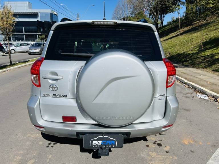 TOYOTA - RAV4 - 2007/2008 - Prata - R$ 57.900,00
