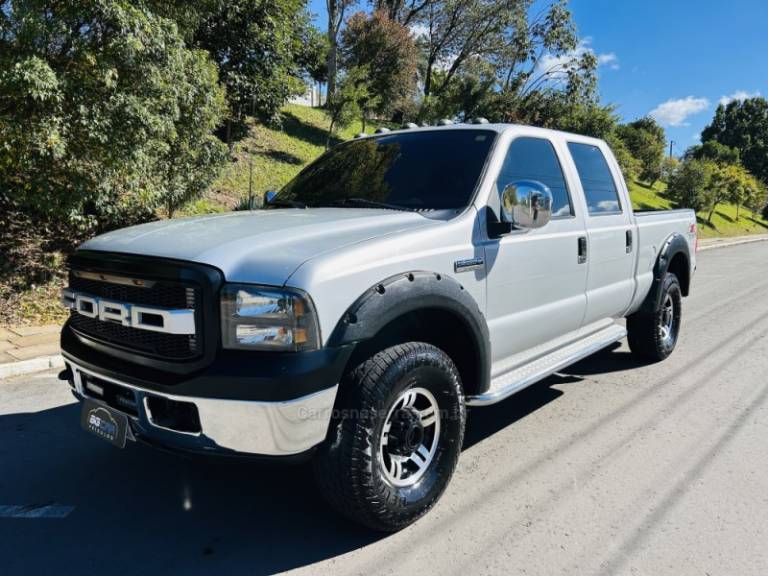 FORD - F-250 - 2006/2007 - Prata - R$ 159.900,00