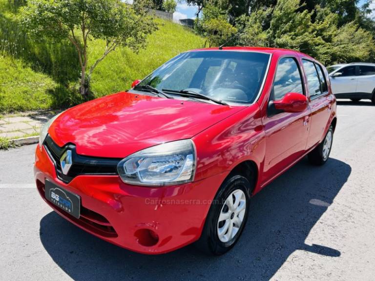 RENAULT - CLIO - 2015/2016 - Vermelha - R$ 37.900,00