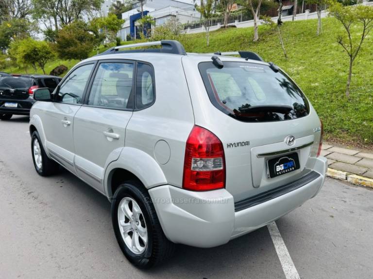 HYUNDAI - TUCSON - 2011/2012 - Prata - R$ 47.900,00