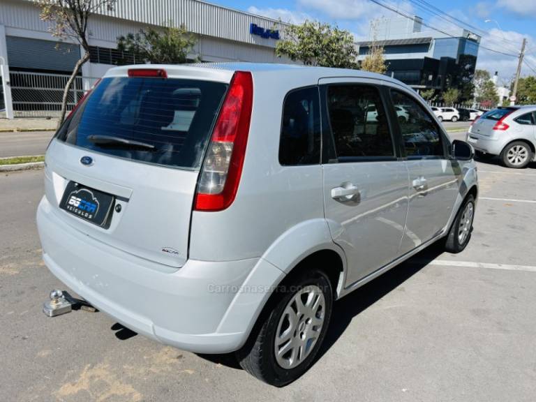 FORD - FIESTA - 2014/2014 - Prata - R$ 39.900,00