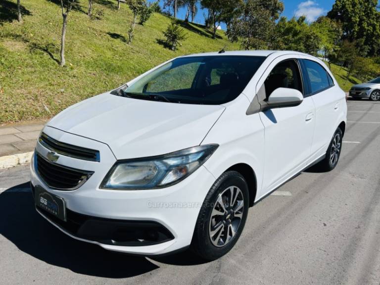 CHEVROLET - ONIX - 2013/2014 - Branca - R$ 48.900,00
