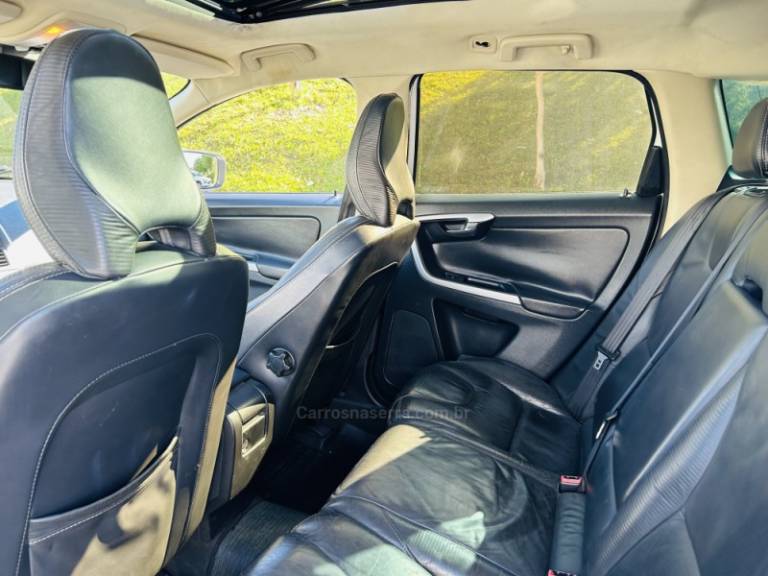 VOLVO - XC60 - 2011/2012 - Branca - R$ 75.900,00