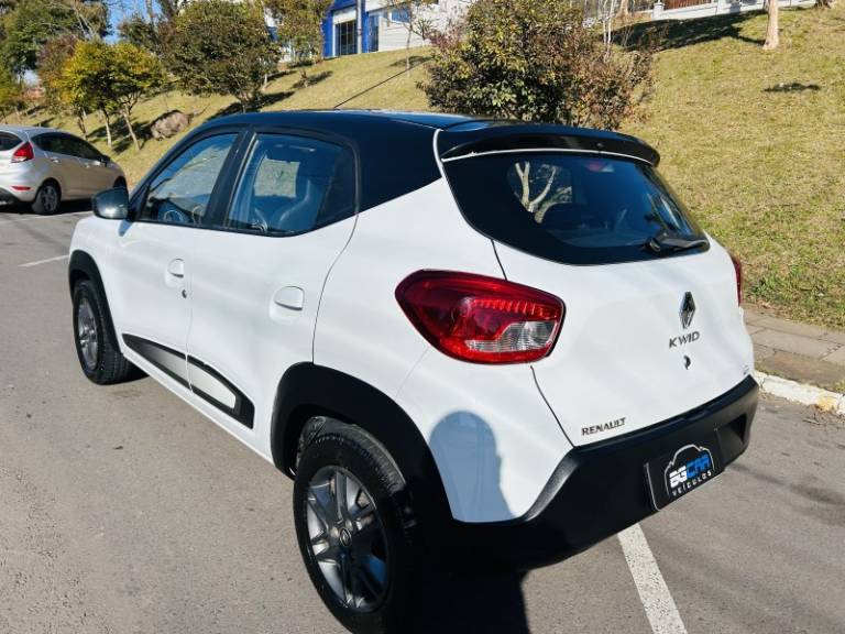 RENAULT - KWID - 2018/2018 - Branca - R$ 42.900,00