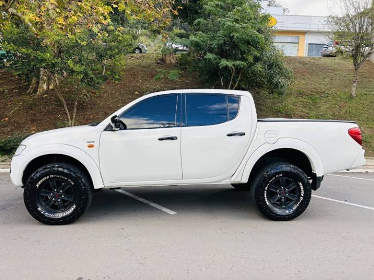 MITSUBISHI - L200 TRITON - 2010/2010 - Branca - R$ 104.900,00