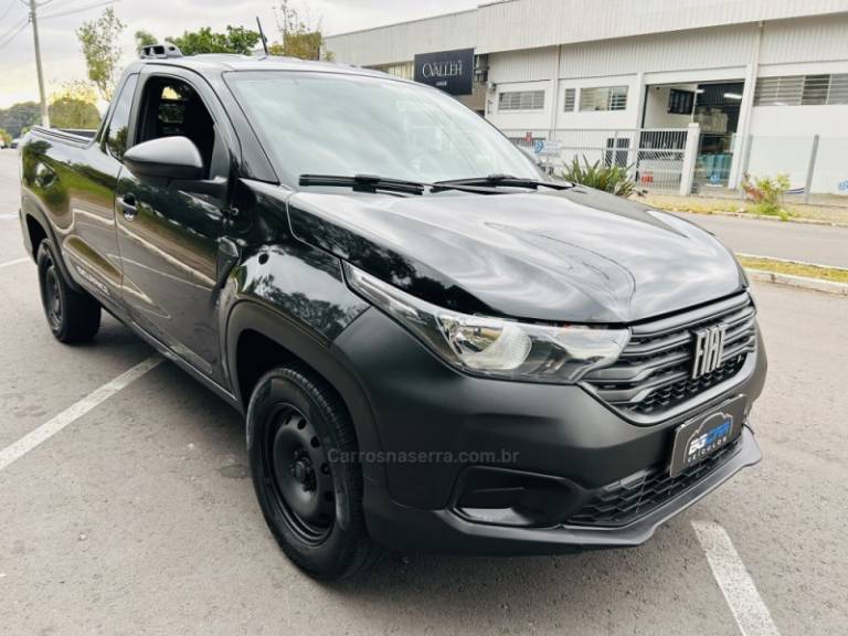 FIAT - STRADA - 2022/2022 - Preta - R$ 73.900,00